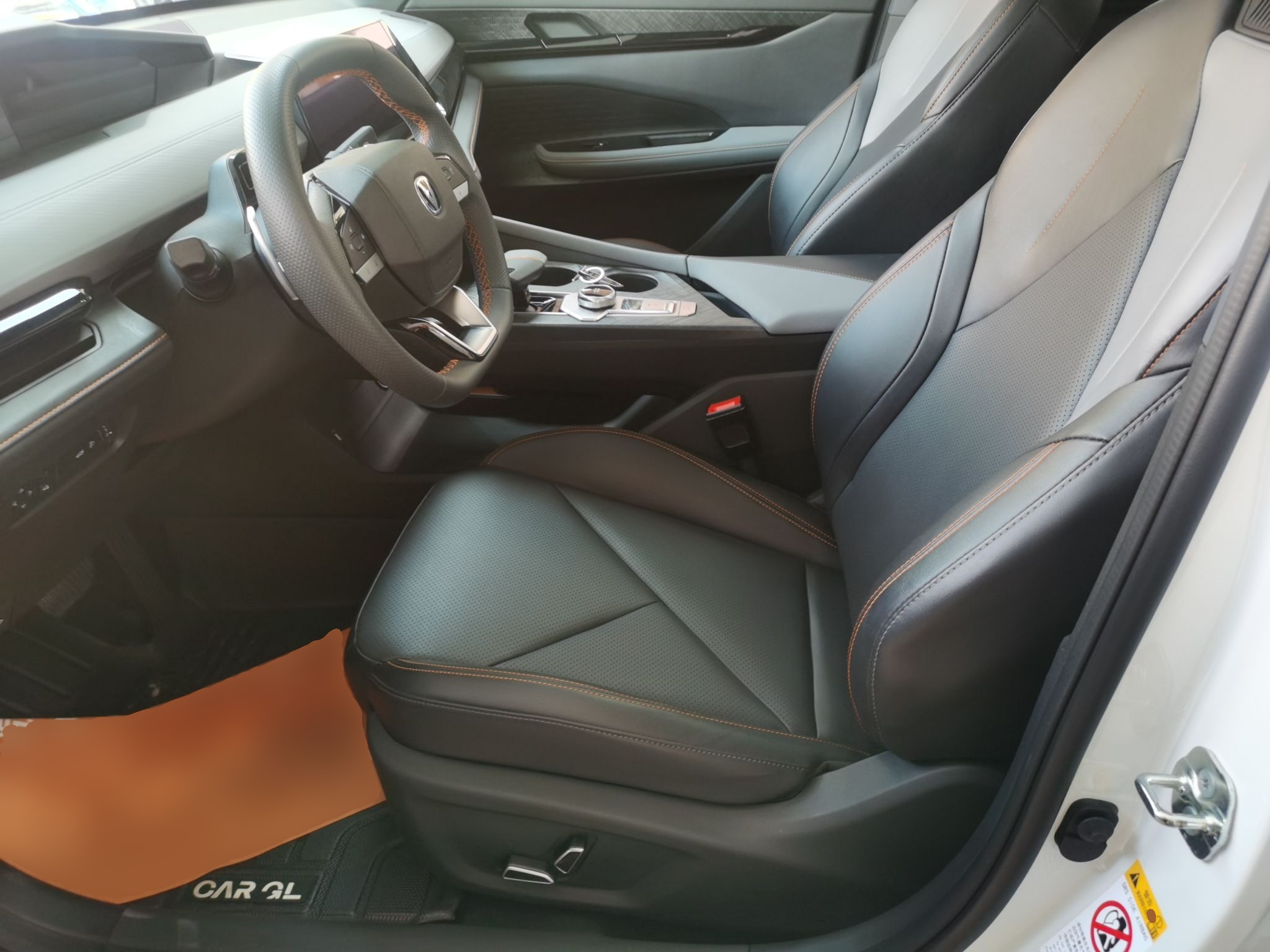 Переднее сиденье в автомобиле