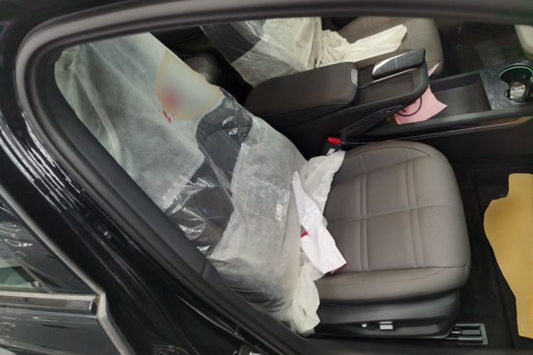 Used Hongqi EH7 2024 640 Pro+ All-Wheel Drive Right Front Seat