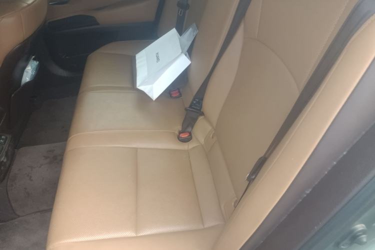 Used Lexus ES 2020 300h Deluxe Edition