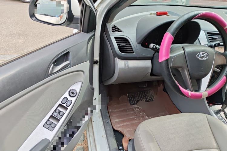 Used Hyundai Verna (older generation) 2014 1.4L Automatic Smart GLS Driver Seat