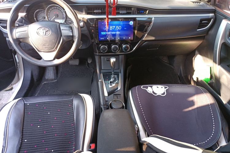 Used Toyota Corolla 2014 1.6L CVT GL Center Console