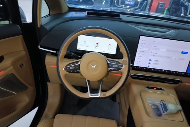 Used VOYAH Dream 2025 PHEV Four-Wheel Drive Prestige Kunpeng Edition
