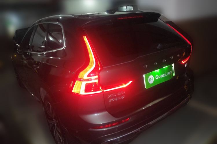 Used Volvo XC60 New Energy 2022 T8 Plug-in Hybrid Long-Range All-Wheel Drive Zhiyuan Luxury Edition
