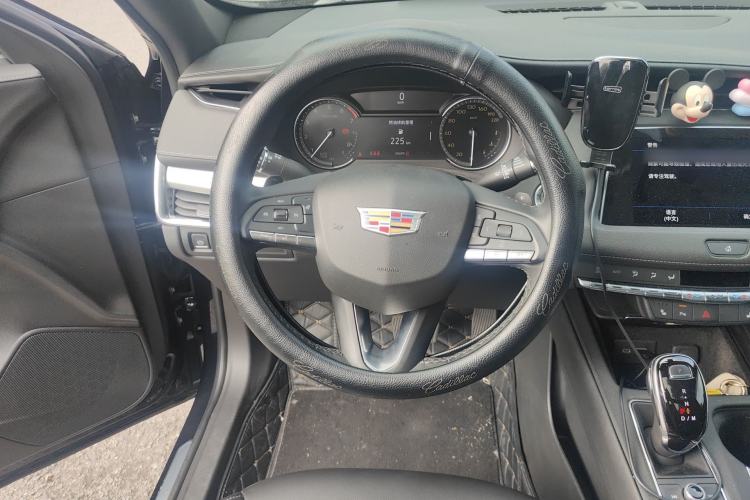 Used Cadillac XT4 2020 Revised Version 28T Two-Wheel Drive Luxury Edition Steering Wheel