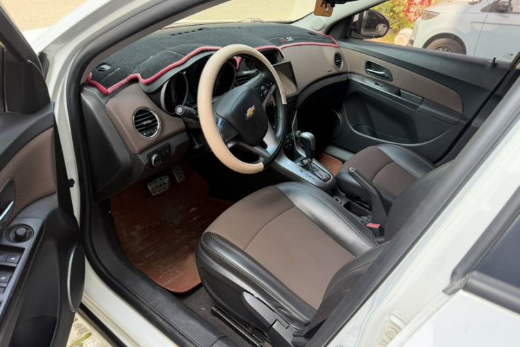 Used Chevrolet Cruze 2015 Hatchback 1.6L Automatic Comfort Edition
