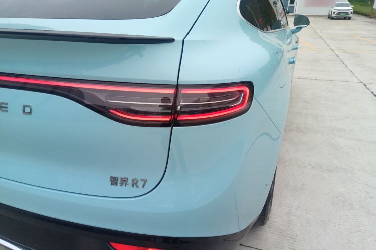 Used Hima Luxeed R7 2025 Range-Extended Version 251 km Max Right Rear Taillight