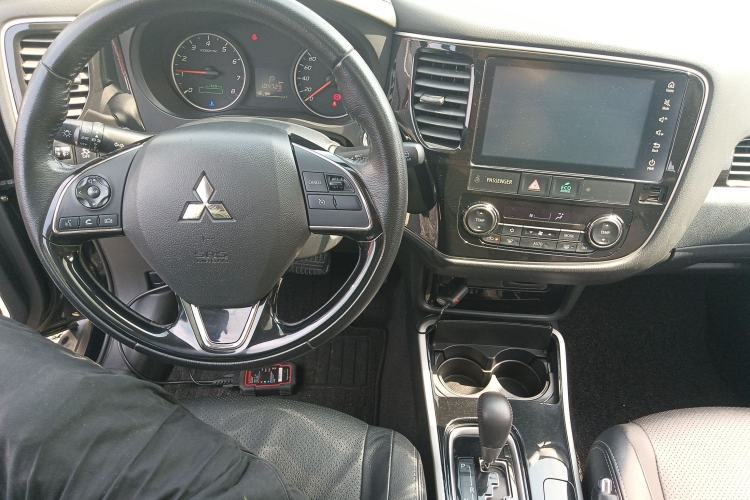 Used Mitsubishi Outlander 2018 2.0L Two-Wheel Drive Glory Edition 5 Seats