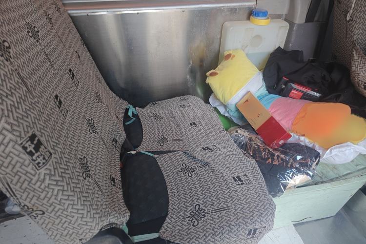 Used SAIC MAXUS Xintu V80 2019 2.5T Classic Model 6-Speed Manual Aotong Long Wheelbase Mid-Height 7-Seater