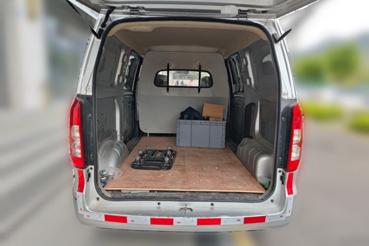 Used Wuling Hongguang V 2022 1.5L Jingqu Edition Enclosed-Window Vehicle with Hydraulic Power Steering LAR