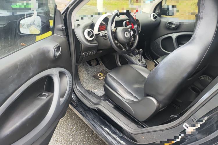 Used smart fortwo 2015 1.0L 52 kW hardtop Dynamic version