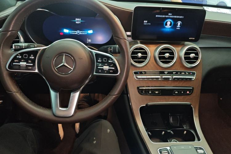 Used Mercedes-Benz GLC 2022 GLC 300 L 4MATIC Dynamic Edition Prestige Model Center Console