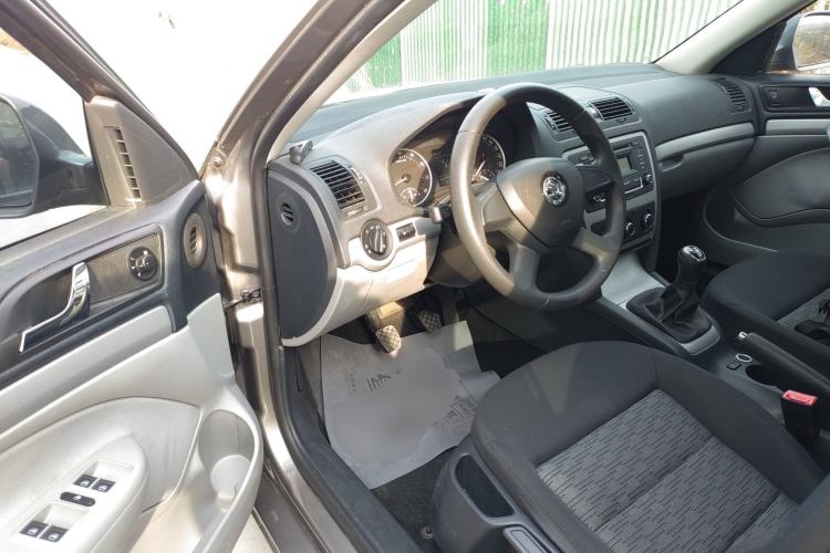 Used Skoda Octavia 2015 Classic Model 1.6L Manual Eado Version