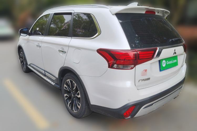 Used Mitsubishi Outlander 2019 2.4L 4x4 Zhi Xiang Edition 7 Seats China V Emission Standard Rear Left 45 Deg