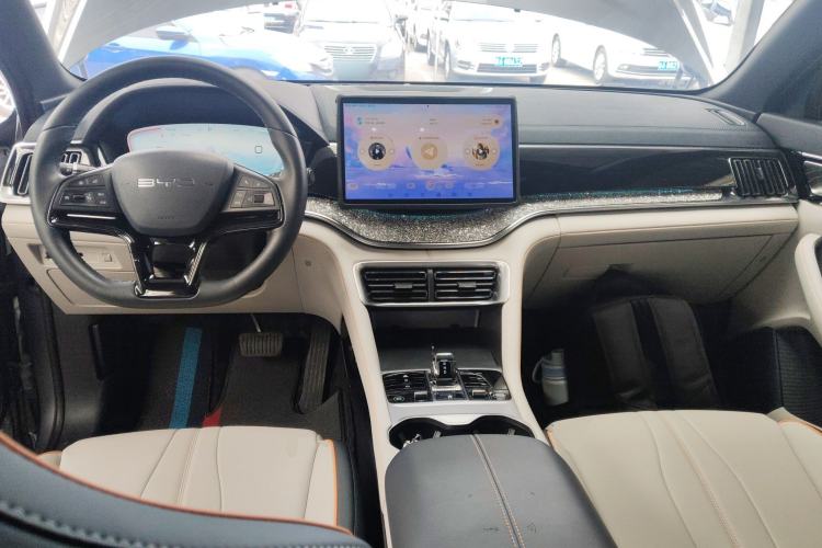 Used BYD Song PLUS New Energy 2024 HONOR Edition DM-i 110km Flagship Model Center Console