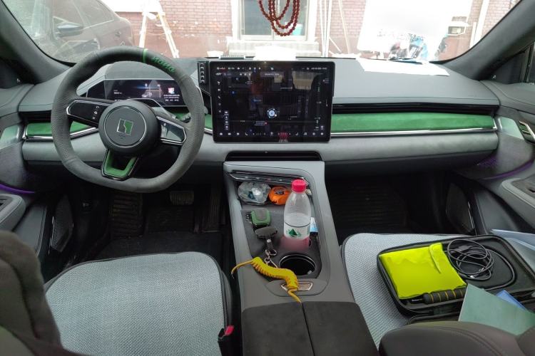 Used Zeekr 001 2023 WE Edition 100 kWh Center Console