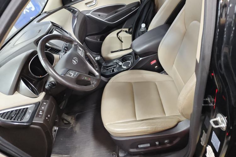 Used Hyundai Santa Fe 2013 2.4L Automatic Two-Wheel Drive Smart Version Left Front Seat