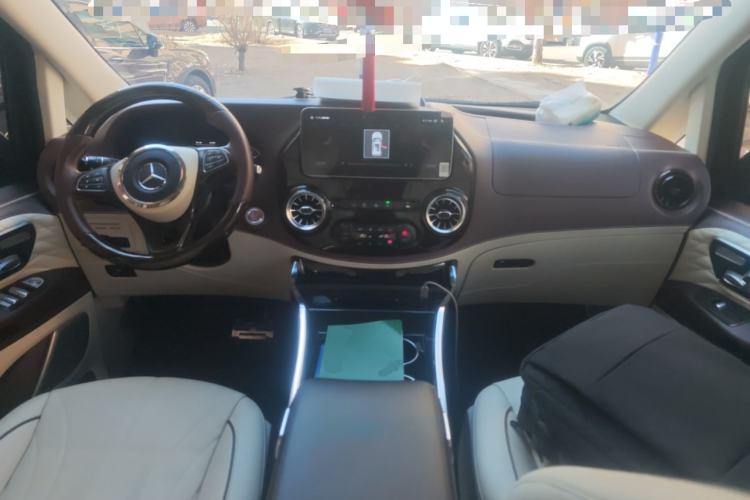 Used Mercedes-Benz Vito 2021 2.0T Elite Version 7 Seats Center Console