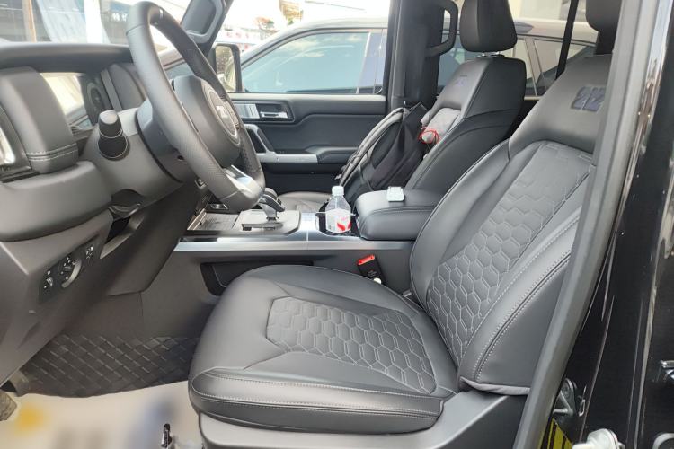 Used 212 T01 2024 2.0T Explorer Left Front Seat