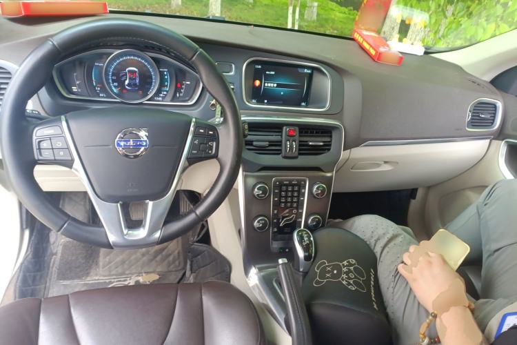 Used Volvo V40 2016 T3 Zhiyi Edition