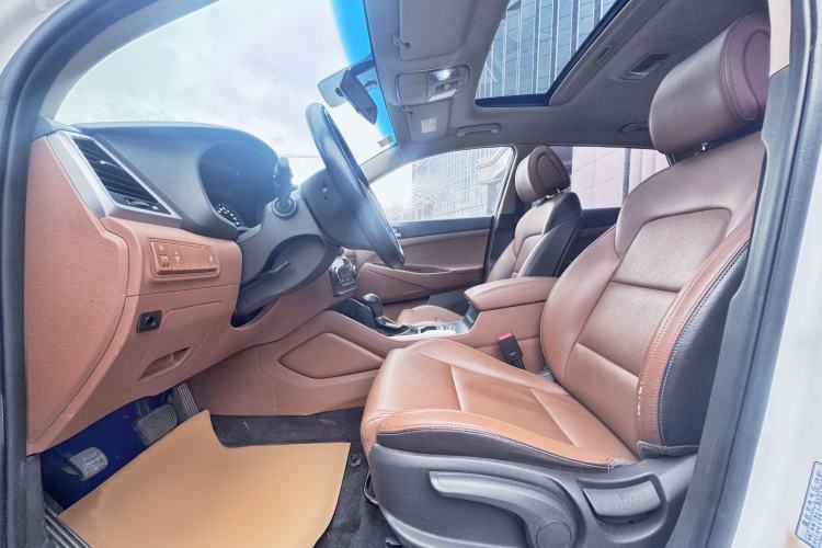 Used Hyundai Tucson 2015 1.6T Dual-Clutch Two-Wheel-Drive Smart Model Left Front Seat