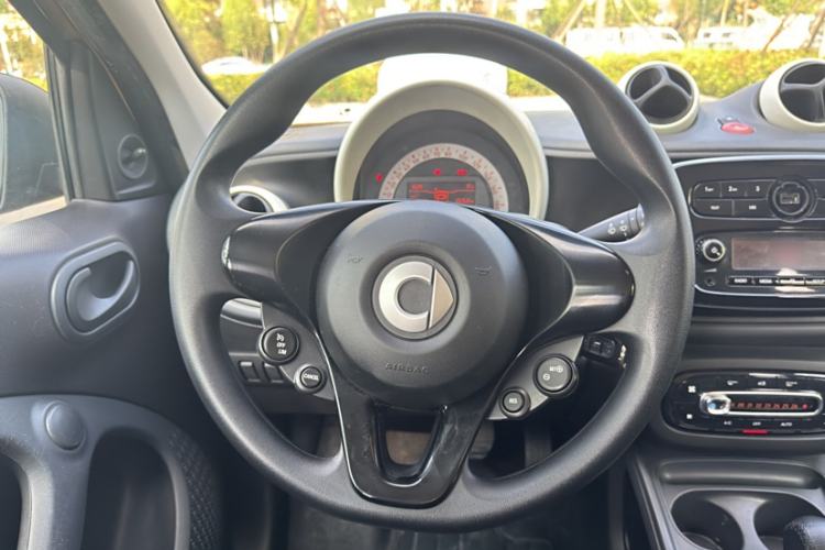 Used smart forfour 2016 1.0L 52 kW Dynamic Edition
