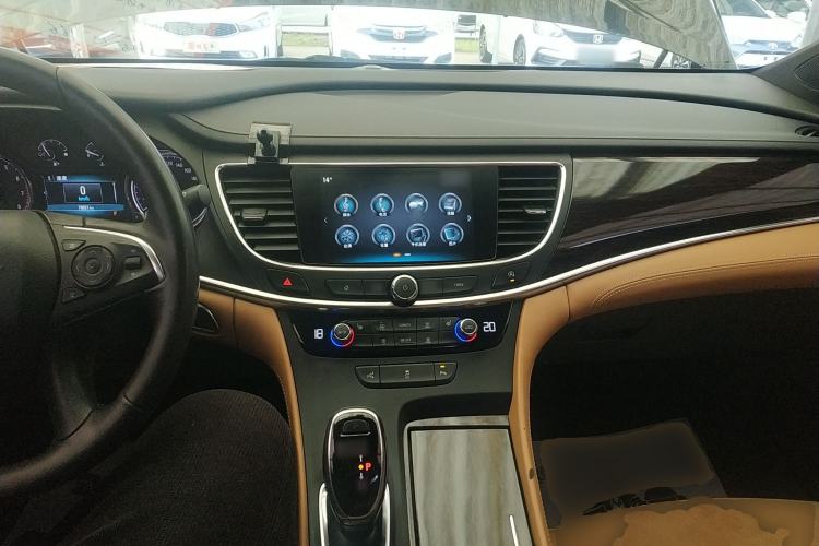Used Buick LaCrosse 2019 28T Elite Edition Center Console
