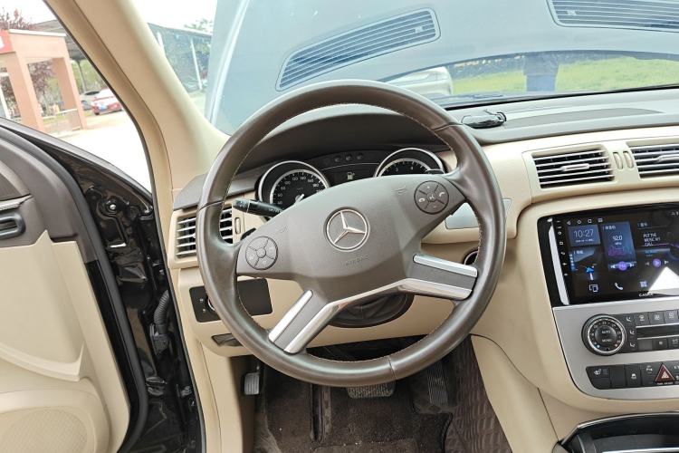 Used Mercedes-Benz R-Class 2011 R 300 L Business Model Steering Wheel