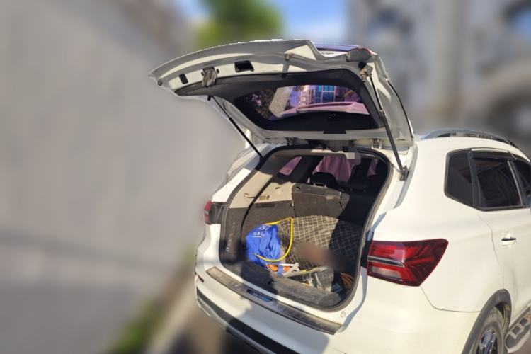 Used Roewe RX5 2016 20T Two-Wheel Drive Automatic Internet Smart Edition Trunk