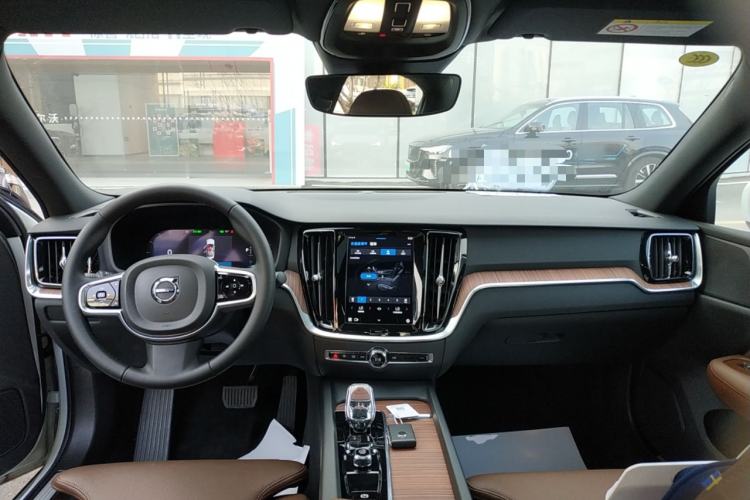 Used Volvo S60 2025 B4 Zhiyuan Luxury Edition