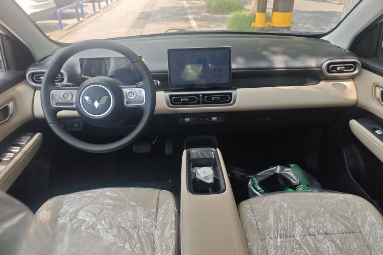 Used Wuling Bingo PLUS 2024 330 km Range Five-Seater Version