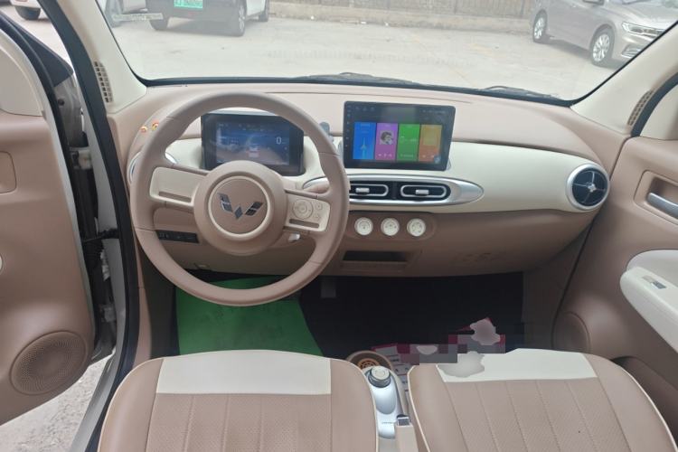 Used Wuling Hongguang MINIEV 2025 Four-Door Version Advanced Edition Center Console