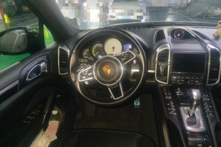 Used Porsche Cayenne 2016 Cayenne Platinum Edition 3.0T Steering Wheel