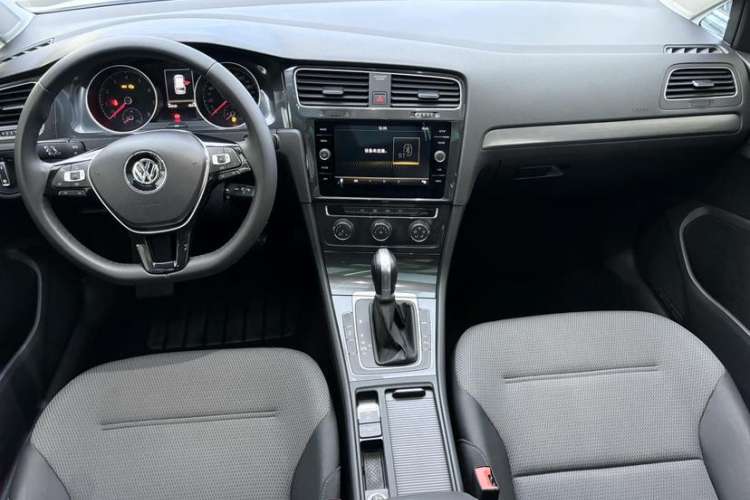 Used Volkswagen Golf 2019 1.8TSI Travel Edition
