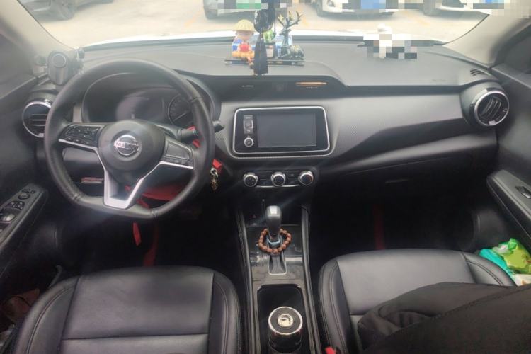 Used Nissan Kicks 2022 1.5L CVT XL Fashion Edition Center Console