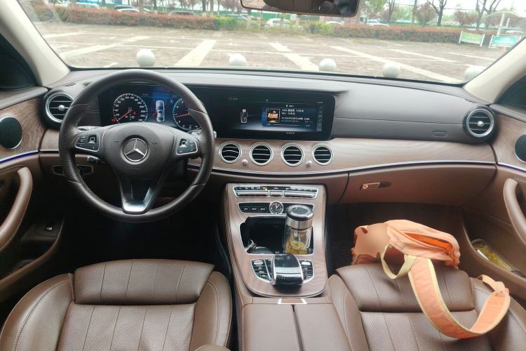 Used Mercedes-Benz E-Class 2018 Facelift E 200 L Center Console