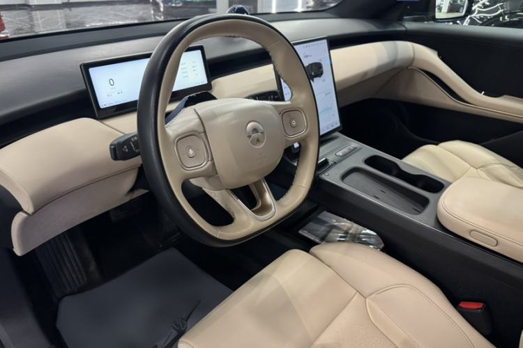 Used Nio ET5 2022 75 kWh Interior 3
