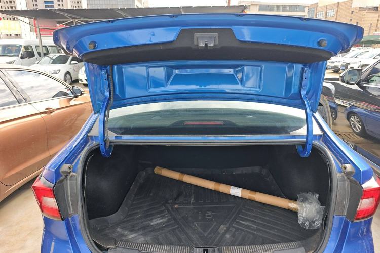 Used Roewe i5 2020 1.5L Manual 4G Connect Luxury Edition