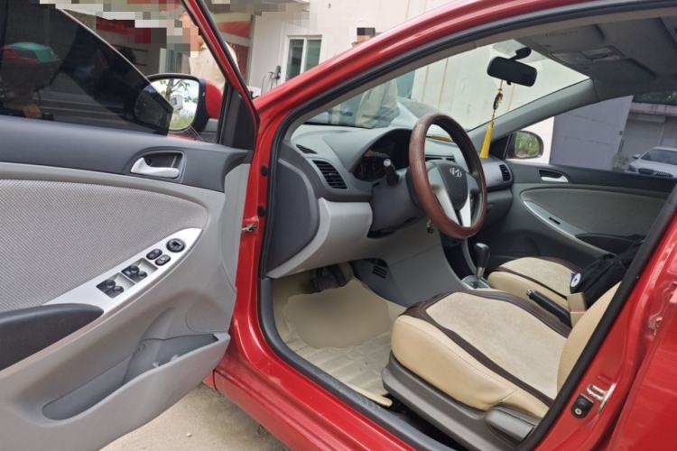 Used Hyundai Verna (older generation) 2010 Sedan 1.4L Automatic Fashionable GT Model Driver Seat