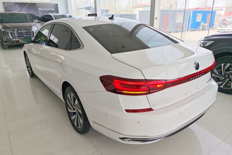 Used Volkswagen Passat New Energy 2022 430 PHEV Hybrid Luxury Edition Rear Left 45 Deg