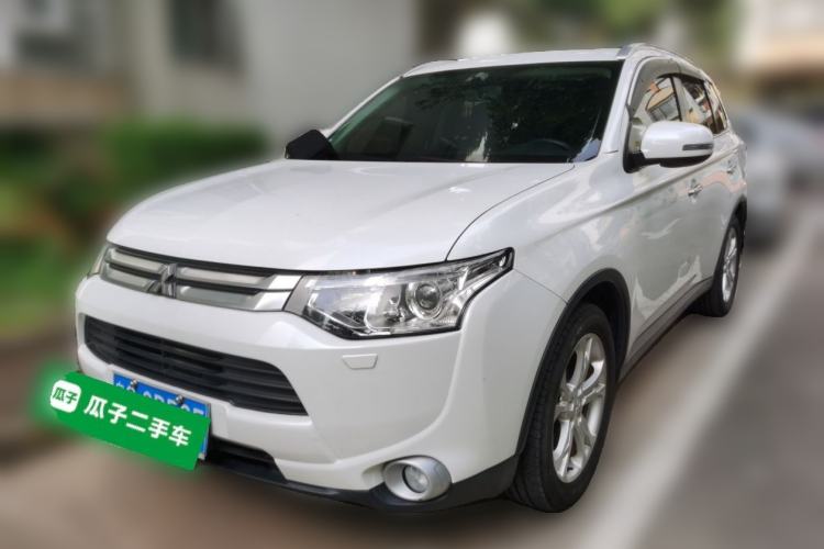 Used Mitsubishi Outlander 2014 2.4L 4x4 Deluxe Value Edition 7 Seats