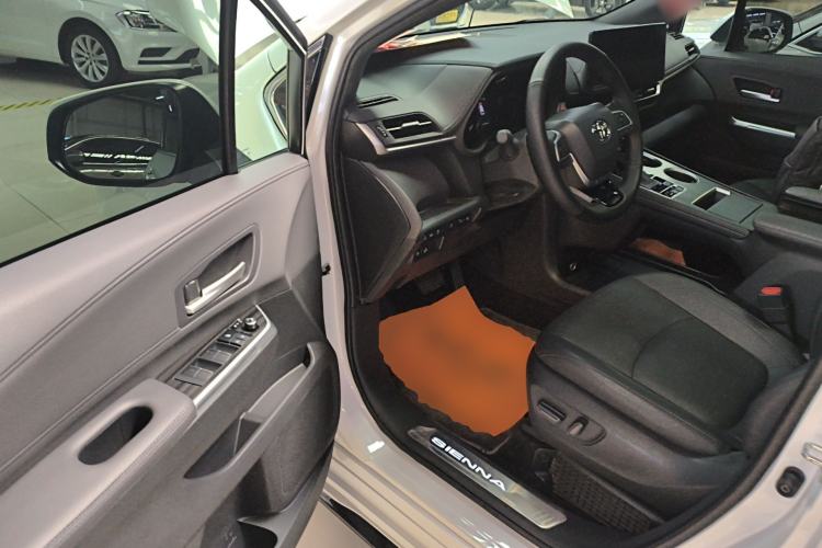 Used Toyota SIENNA 2023 2.5L Hybrid Deluxe Edition Driver Seat