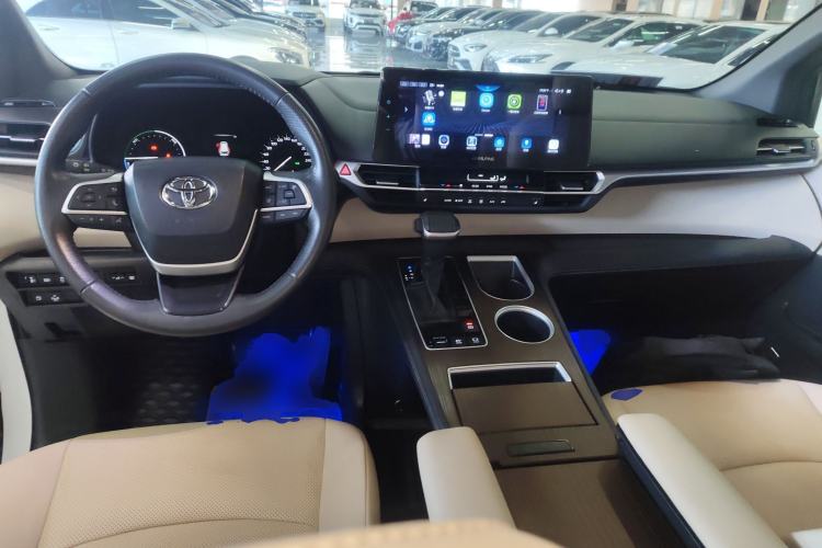 Used Toyota SIENNA 2023 2.5L Hybrid Luxury Edition Center Console