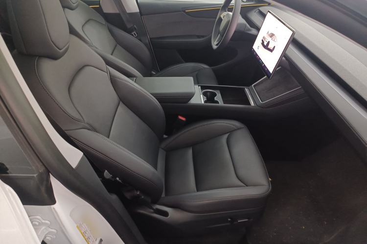 Used Tesla Model Y 2025 Rear-Wheel-Drive Version Right Front Seat