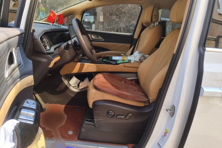 Used Denza D9 2025 DM-i Intelligent Drive 1020 Four-Wheel Drive Flagship Model
