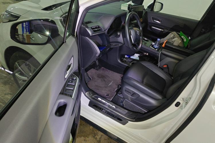 Used Toyota SIENNA 2023 2.5L Hybrid Deluxe Edition Driver Seat