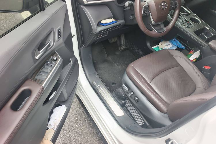 Used Toyota SIENNA 2023 2.5L Hybrid Platinum Edition Driver Seat