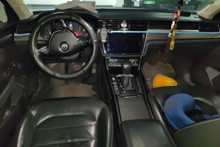 Used Volkswagen Phideon 2018 Revised Version 380TSI Two-Wheel Drive Business Edition Center Console