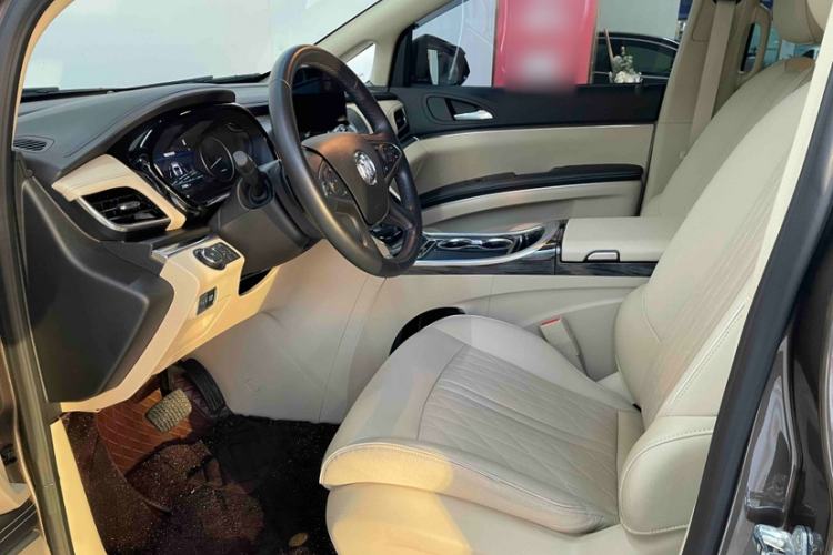 Used Buick GL8 2023 Facelifted Land Cruiser Executive Luxury Version