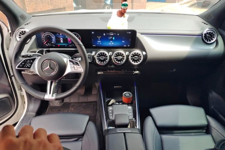 Used Mercedes-Benz GLA 2024 GLA 220 Center Console