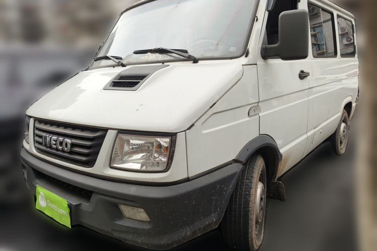 Used Iveco Daily 2021 2.5T A35 M1 Passenger Van 5-9 Seats Short Wheelbase Low Roof Single Tire Manual Doors